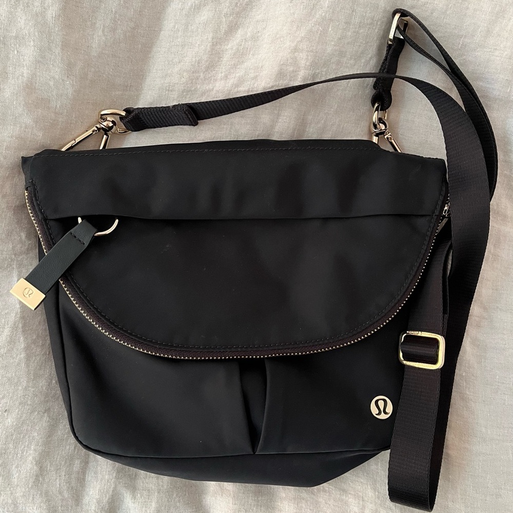 Lululemon Festival crossbody